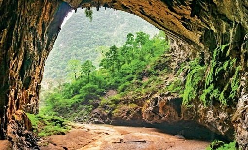 अनोखी गुफा (Weird Cave)